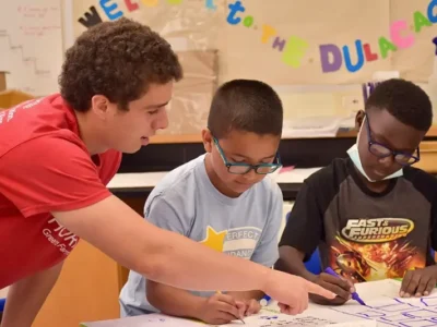 Andre guiding two students in project