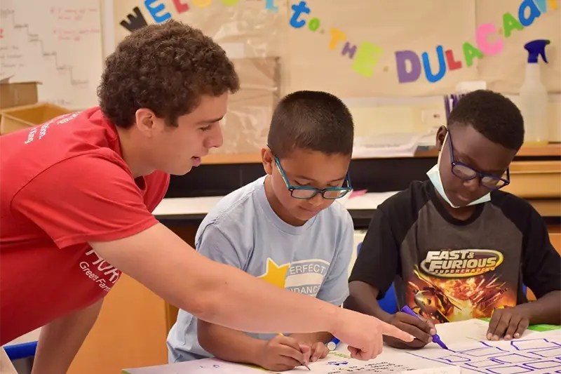 Andre guiding two students in project